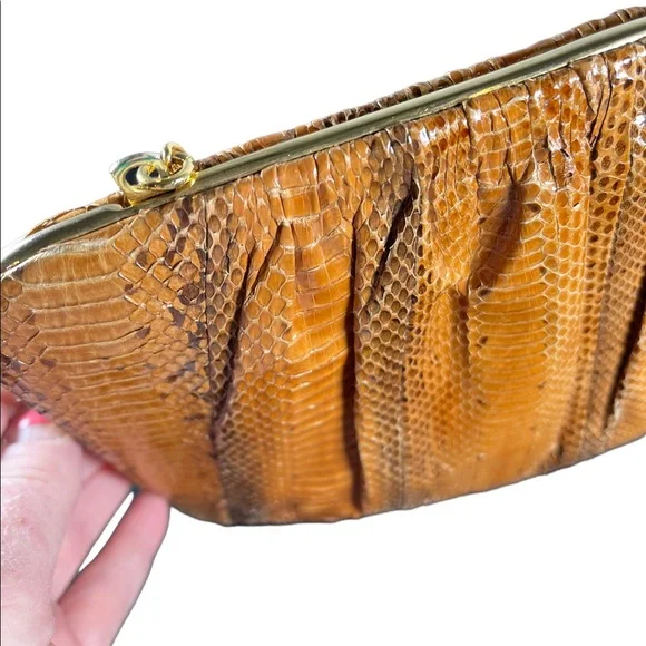 Vintage 1960s Snow White Snake skin leather clutch shoulder bag purse boho - Picture 8 of 16